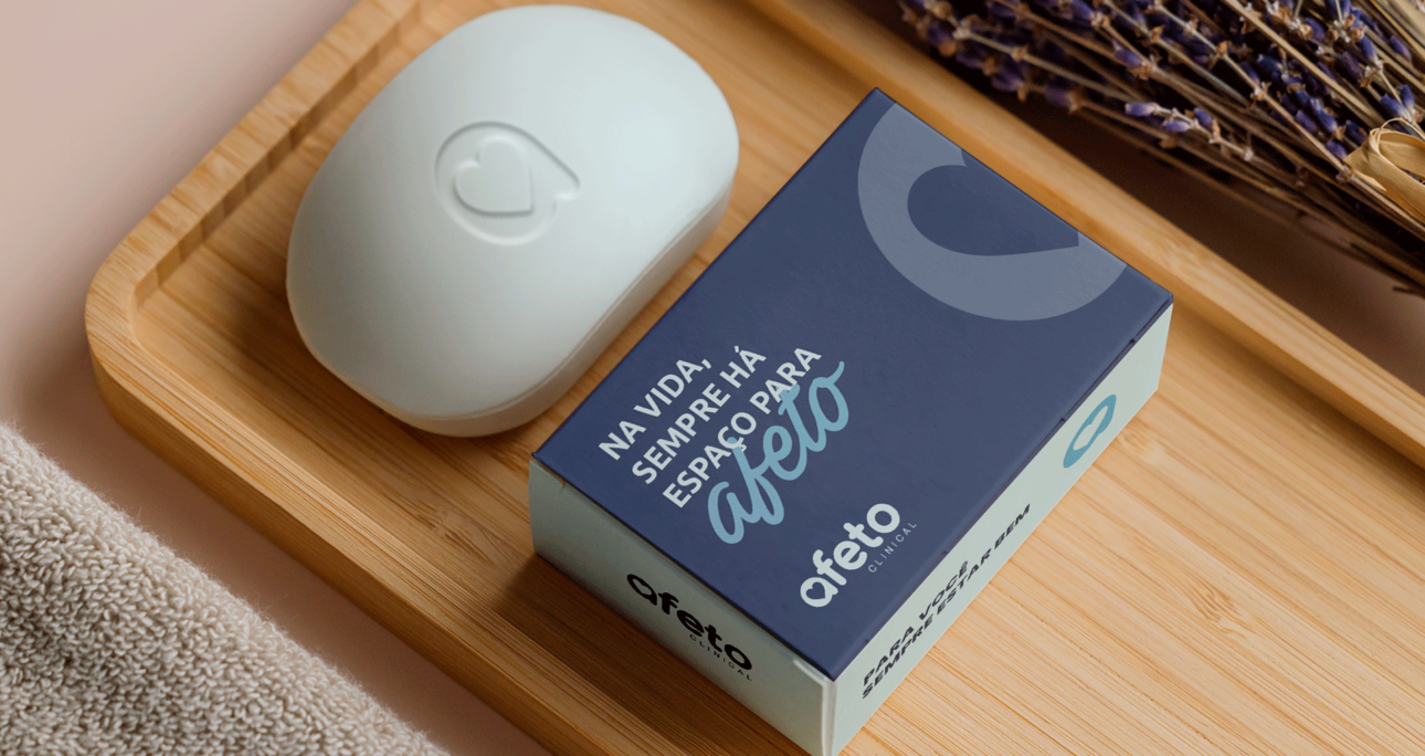 Projeto de identidade visual desenvolvido para a Afeto Clinical, incluindo logotipo, cores, tipografia e aplicação em papelaria. Design autoral criado pelo Studio Forma, em Recife.